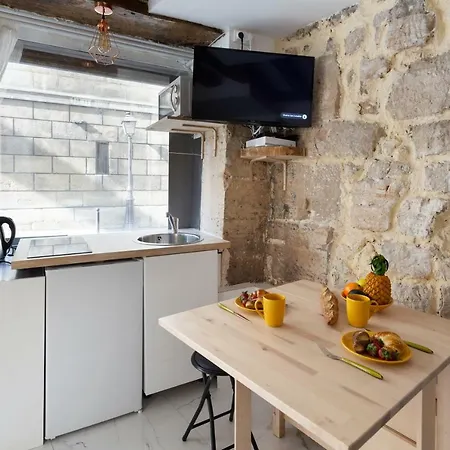 Beautiful Studio Apt In By Guestready アパート パリ