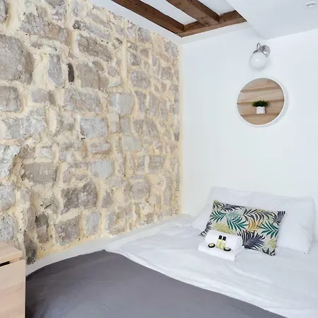 Beautiful Studio Apt In By Guestready